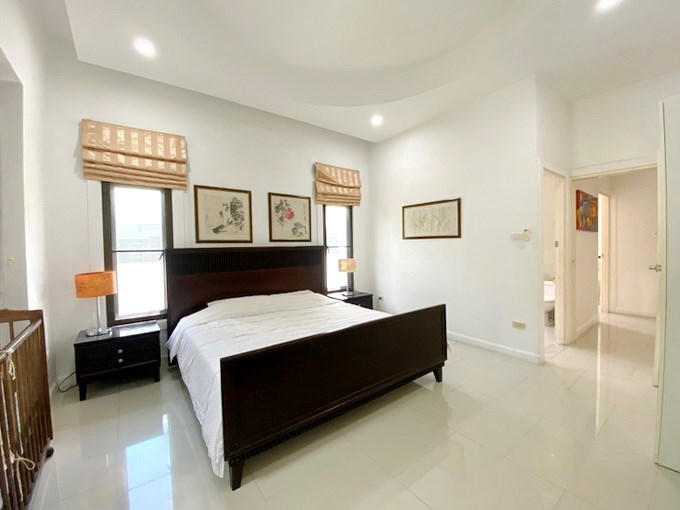 House for rent East Pattaya showing the master bedroom suite 