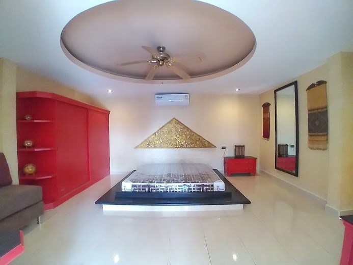 House for rent East Pattaya showing the master bedroom House for rent East Pattaya showing the master bedroom