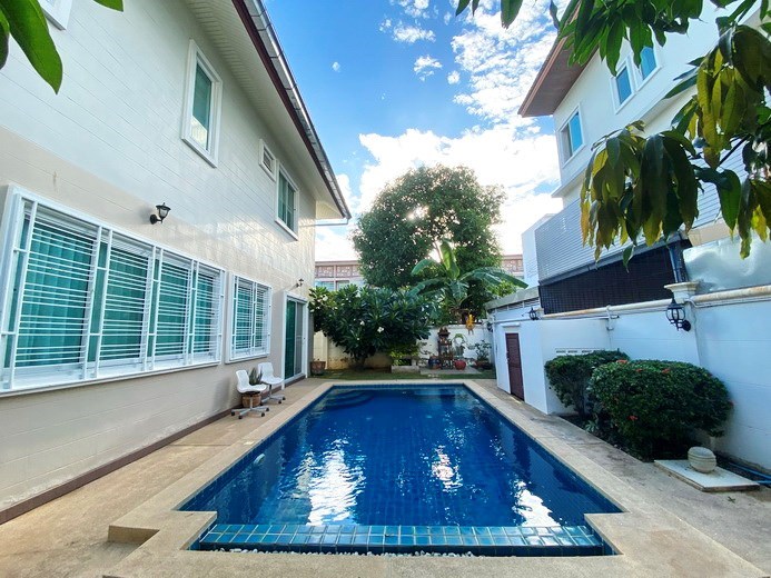 House for rent East Pattaya showing the private pool 