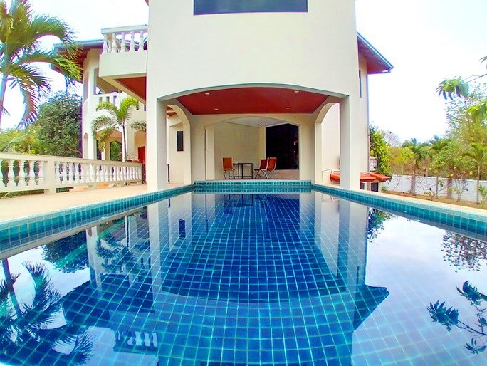 House for rent East Pattaya showing the private pool 