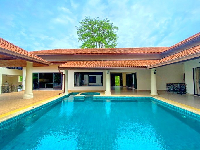 House for rent East Pattaya showing the private pool 