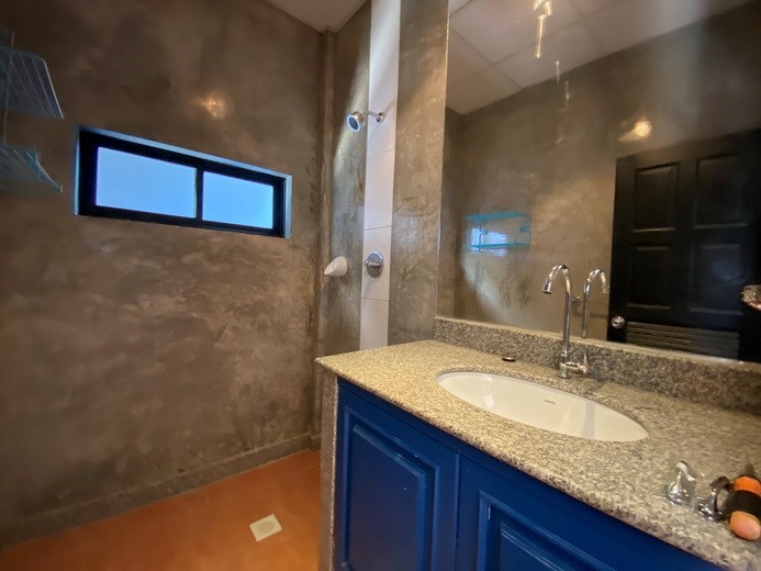 House for rent East Pattaya showing the second bathroom 