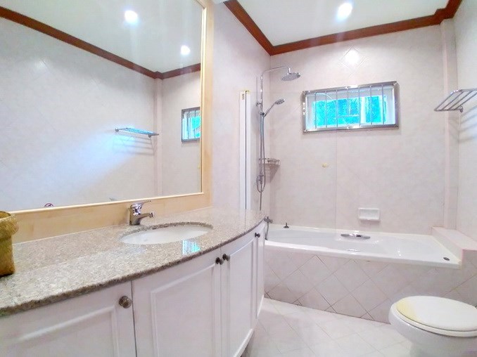 House for rent East Pattaya showing the second bathroom 