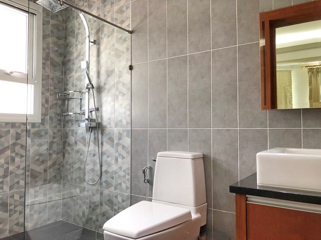 House for rent East Pattaya showing a bathroom House for rent East Pattaya showing a bathroom