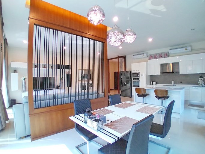 House for rent Huay Yai Pattaya showing the dining and kitchen areas 