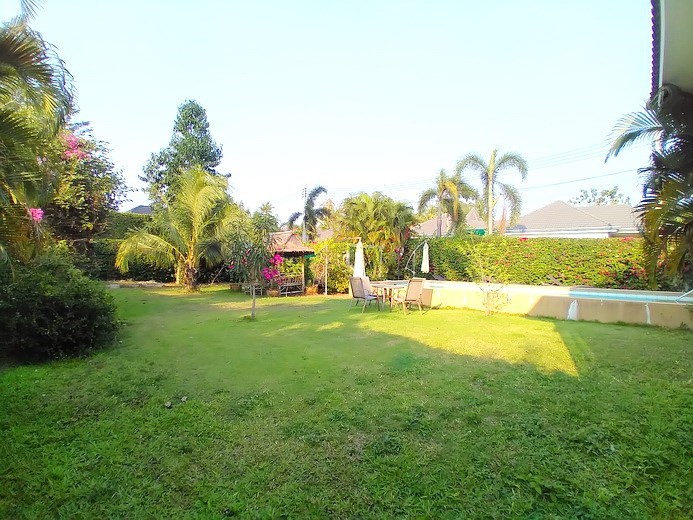 House for rent Huay Yai showing the large garden House for rent Huay Yai showing the large garden