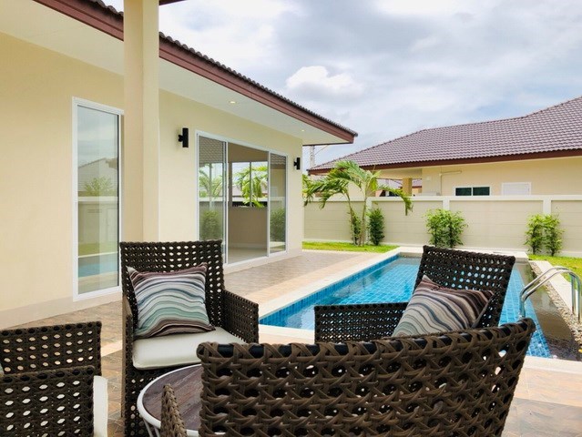 House for rent Huay Yai Pattaya showing the house and pool House for rent Huay Yai Pattaya showing the house and pool