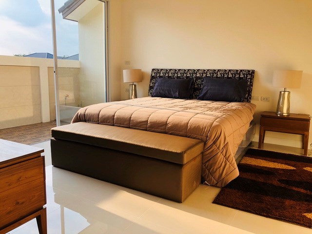 House for rent Huay Yai Pattaya showing the master bedroom House for rent Huay Yai Pattaya showing the master bedroom