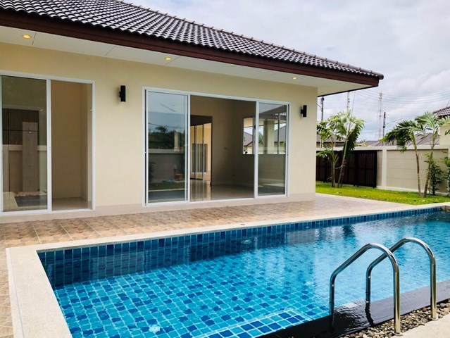 House for rent Huay Yai Pattaya showing the private pool House for rent Huay Yai Pattaya showing the private pool
