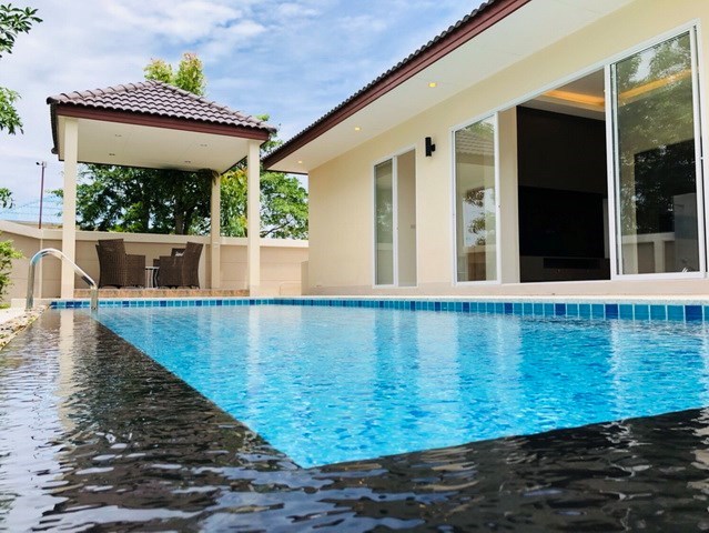 House for rent Huay Yai Pattaya showing the private pool House for rent Huay Yai Pattaya showing the private pool