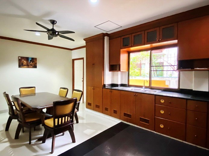 House for rent Jomtien showing the dining area 