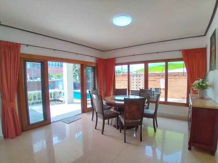 House for rent Jomtien showing the dining area 