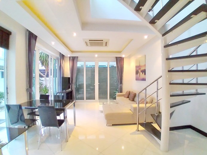 House for rent Jomtien showing the living room 