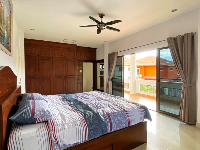 House for rent Jomtien showing the master bedroom suite 