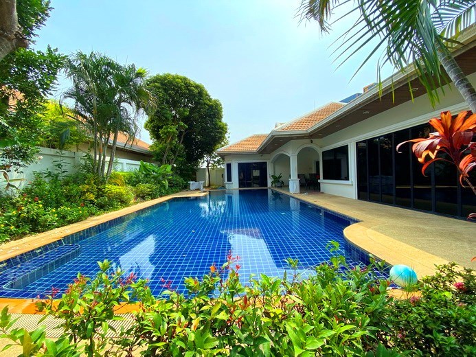 House for rent Jomtien showing the private pool 