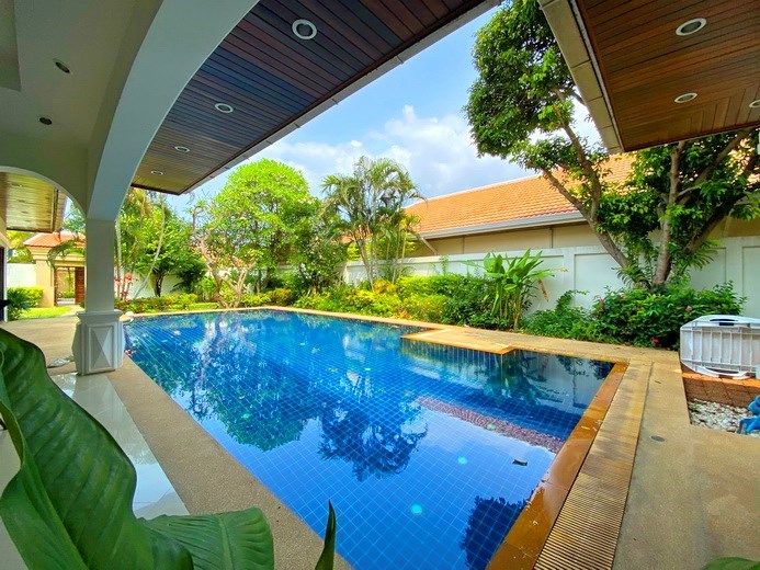 House for rent Jomtien showing the private pool 