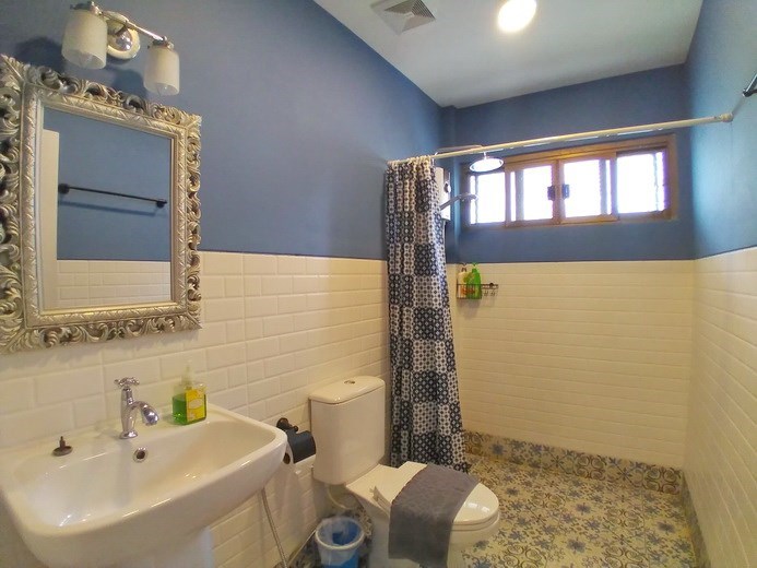 House for rent Jomtien showing the second bathroom 