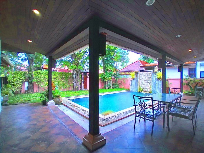 House for rent Mabprachan Pattaya showing the covered terrace and pool