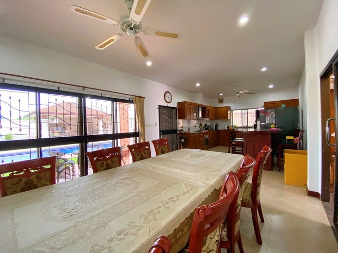 House for rent Mabprachan Pattaya showing the dining area 