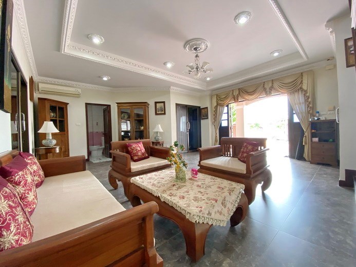 House for rent Mabprachan Pattaya showing the first living area 