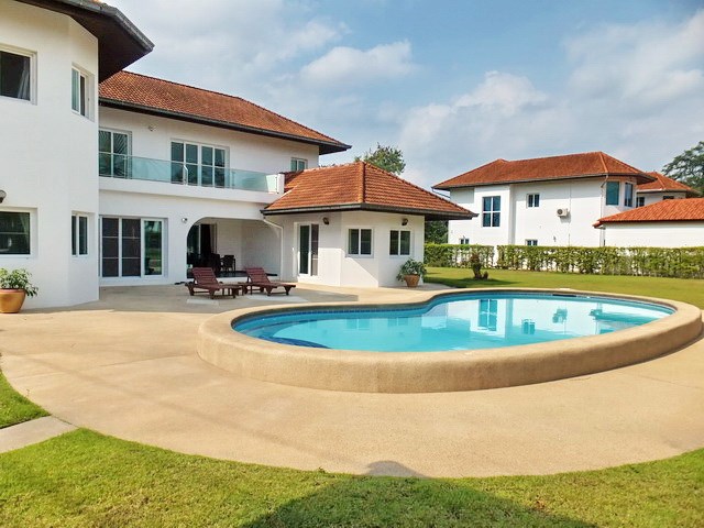 House for rent Mabprachan Pattaya showing the house, pool and terraces