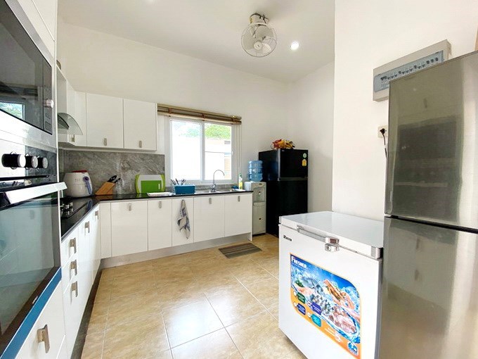 House for rent Mabprachan Pattaya showing the kitchen area 