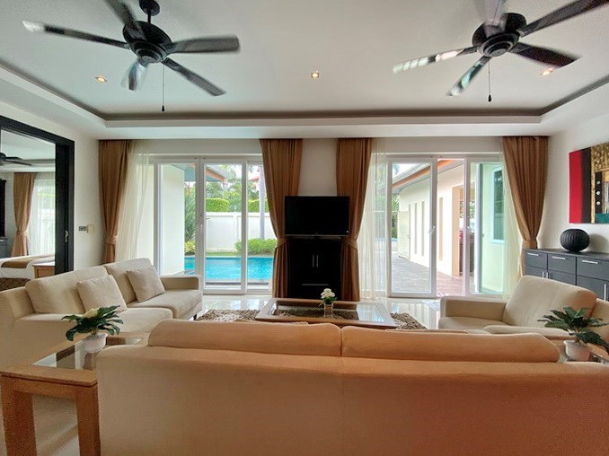 House for rent East Pattaya showing the living area 