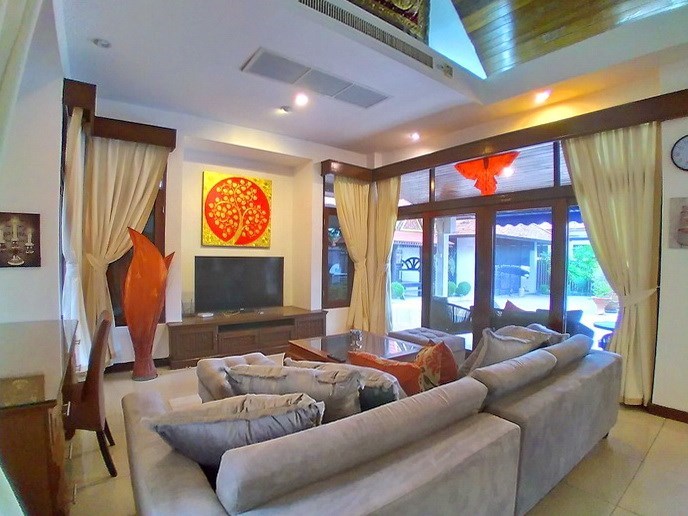 House for rent Mabprachan Pattaya showing the living room 