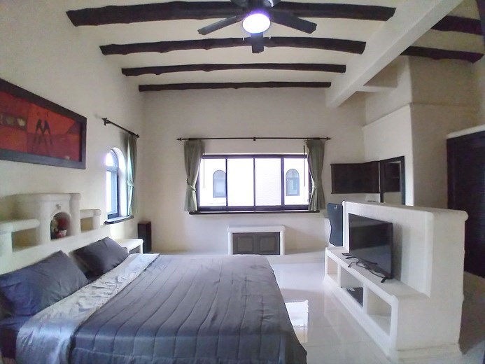 House for rent Mabprachan Pattaya showing the master bedroom 