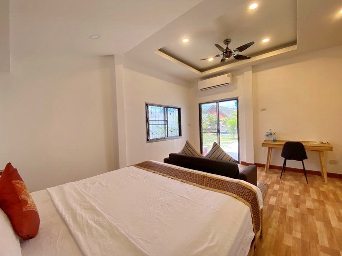 House for rent Mabprachan Pattaya showing the master bedroom with pool view 