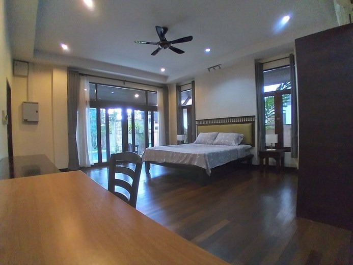 House for rent Mabprachan Pattaya showing the master bedroom with office area 