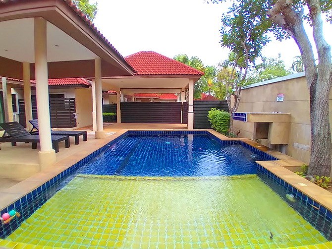 House for rent Mabprachan showing the private pool 