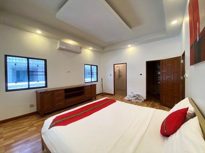 House for rent Mabprachan Pattaya showing the second bedroom suite 