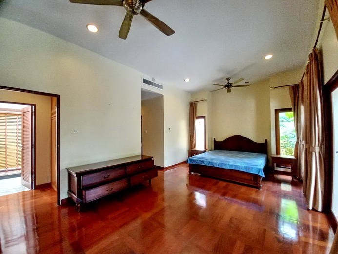 House for rent Na Jomtien showing the second bedroom suite 