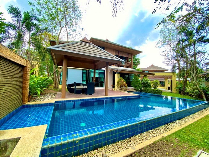 House for rent Pattaya Mabprachan showing the house, sala and pool 