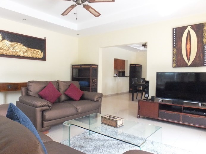 House for rent Pattaya at Siam Royal View showing the living, dining and kitchen areas 