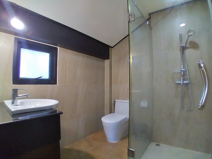 House for rent Pattaya showing a bathroom House for rent Pattaya showing a bathroom