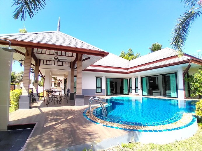 House for sale Pattaya showing the house, sala and pool 