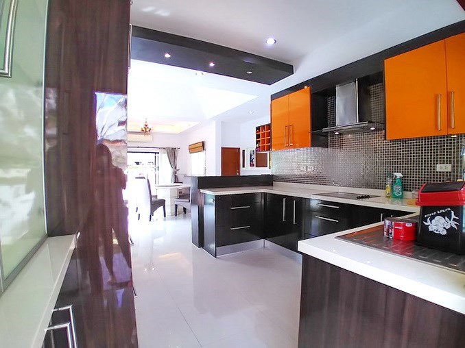 House for sale Pattaya showing the large kitchen 