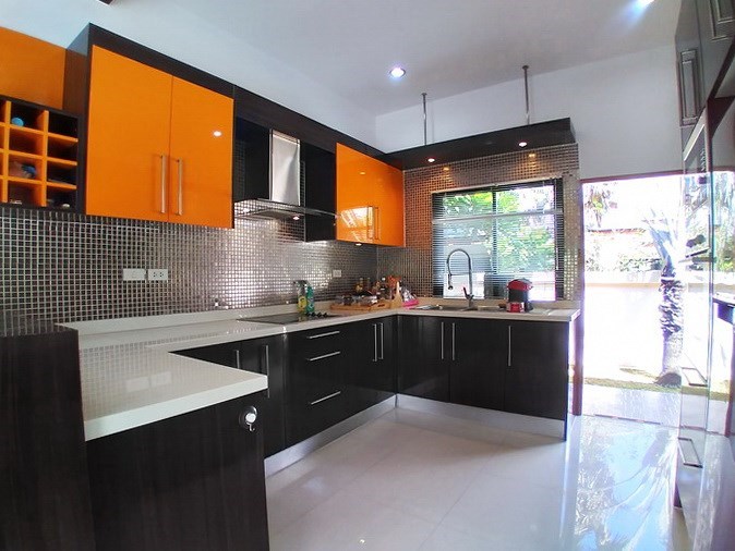 House for sale Pattaya showing the kitchen  