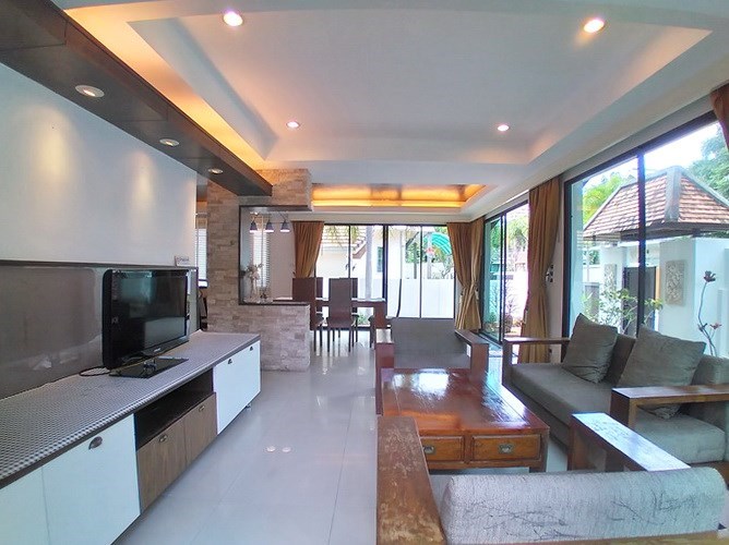 House for rent Pattaya showing the living and dining areas House for rent Pattaya showing the living and dining areas
