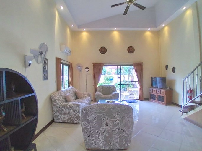 House for rent Pattaya showing the living room House for rent Pattaya showing the living room