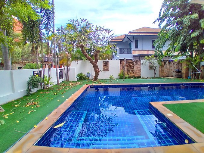 House for rent Pattaya showing the private pool House for rent Pattaya showing the private pool