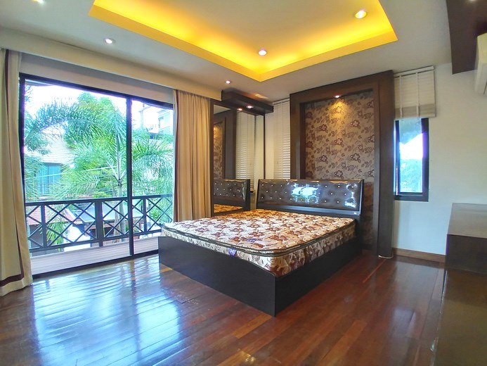 House for rent Pattaya showing the second bedroom and balcony House for rent Pattaya showing the second bedroom and balcony