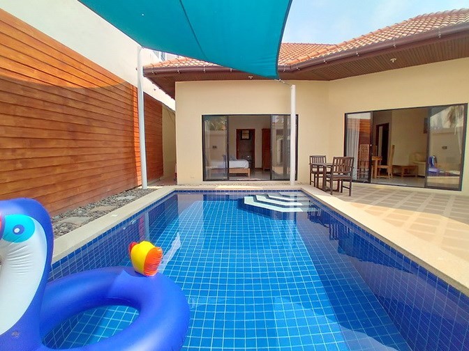 House for rent Pratumnak Hill showing the private pool 