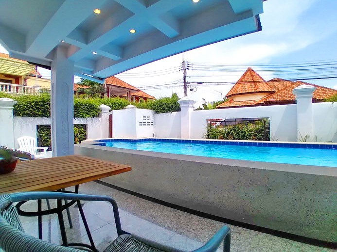 House for rent South Pattaya showing the covered terrace House for rent South Pattaya showing the covered terrace