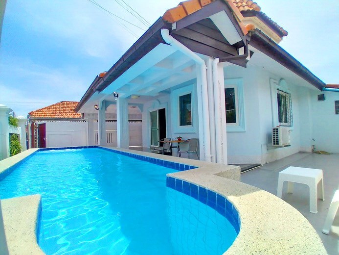 House for rent South Pattaya showing the house and pool House for rent South Pattaya showing the house and pool