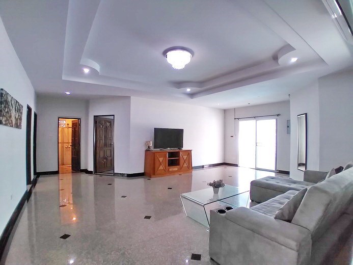 House for rent South Pattaya showing the living room House for rent South Pattaya showing the living room