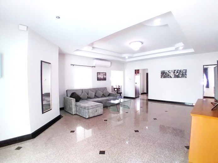House for rent South Pattaya showing the large living area House for rent South Pattaya showing the large living area