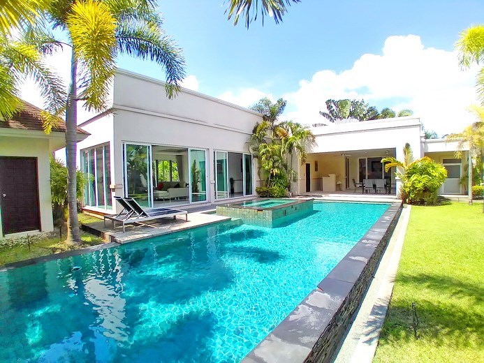 House for rent at The Vineyard Pattaya showing the house, garden and pool House for rent at The Vineyard Pattaya showing the house, garden and pool